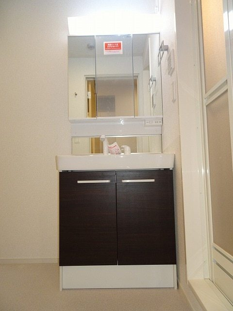 バルーム　１０の洗面所|独立洗面台です。