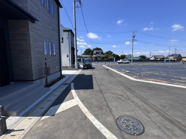 柏市布施844番1【富勢小学校:徒歩5分】の前面道路含む現地写真|西側前面道路・幅員約5.5ｍ