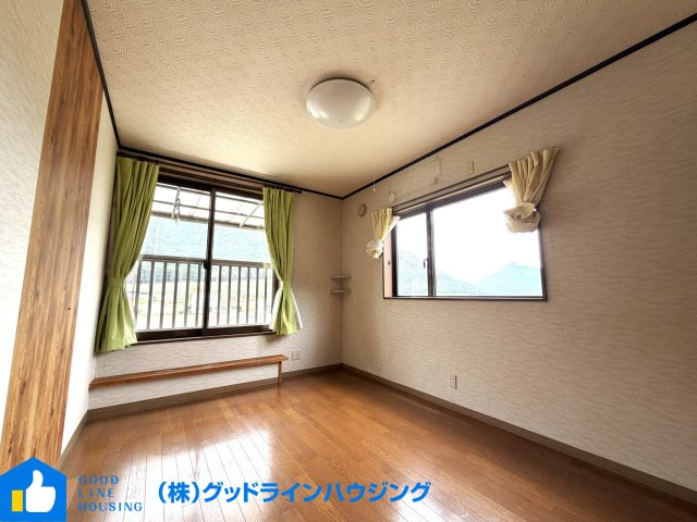 多可町加美区豊部戸建の洋室|西側洋室、明るく開放感があります、バルコニー