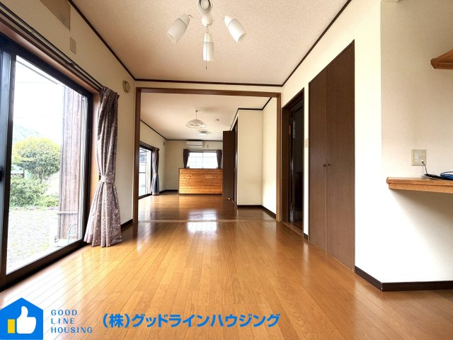 多可町加美区豊部戸建の居間・リビング|明るく広々としています