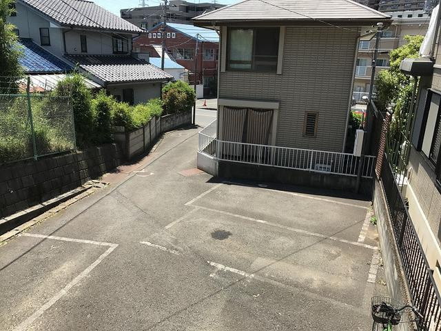 名瀬邸の駐車場|駐車場があるので、車を買う予定の方も安心です