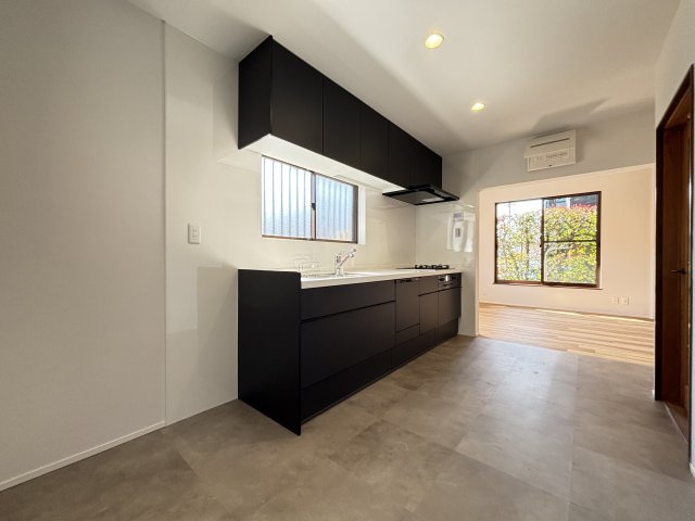 香芝市旭ヶ丘１丁目のキッチン|料理が楽しくなるゆとりある空間で、快適に使える広々キッチン