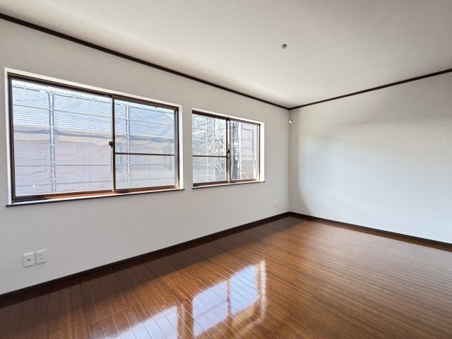 香芝市旭ヶ丘１丁目の洋室|シンプルで使いやすい、光と広がりを感じる、快適な居室