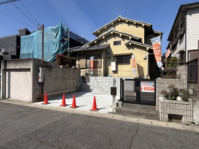 香芝市旭ヶ丘１丁目の外観|駐車もスムーズな開放的な外構