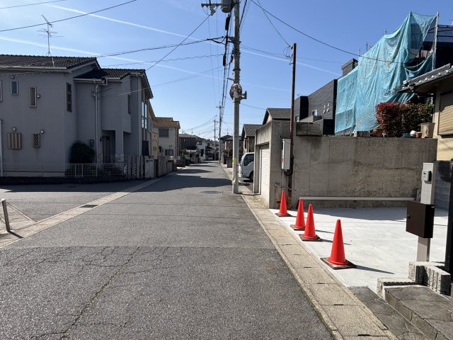 香芝市旭ヶ丘１丁目の前面道路含む現地写真
