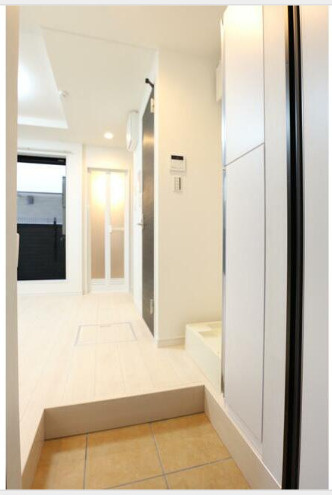 ラ　ヴェリタの玄関