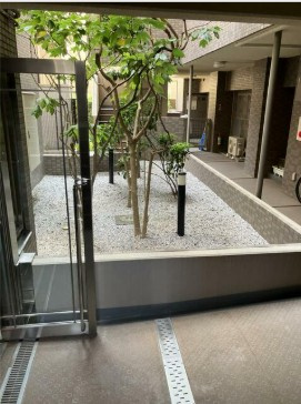 チサンマンション鶴瀬のエントランス
