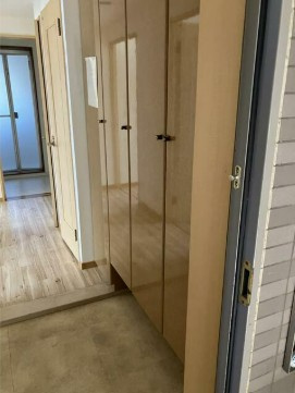 チサンマンション鶴瀬の玄関