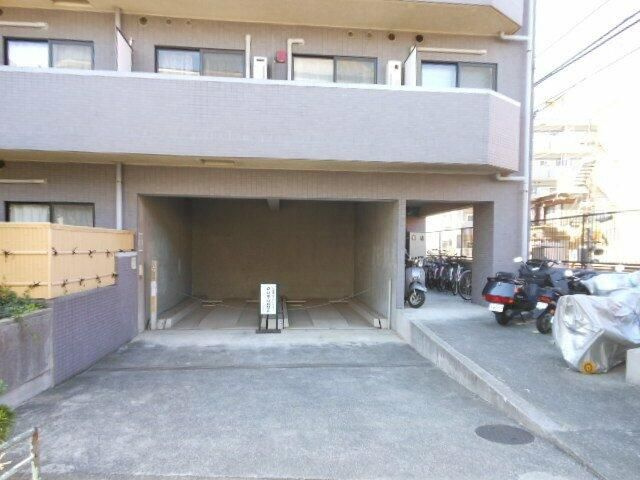 ガラ・ステージ目白の駐車場