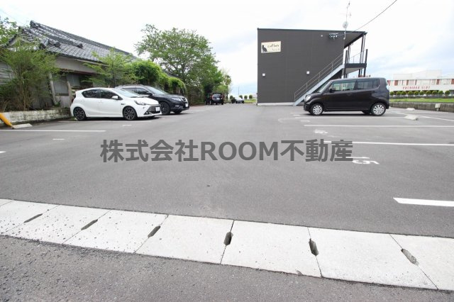 CATBOX　TADEIKE　A棟の駐車場