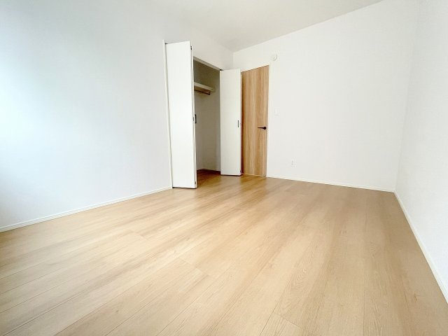 【洋室】 | 富士見市上沢2丁目　新築一戸建住宅　全3棟　(ふじみ野店) | 西側6帖洋室：クローゼット完備