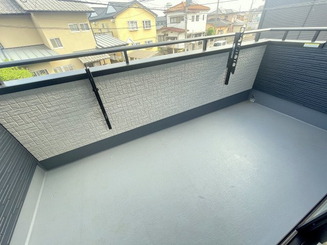 【バルコニー】 | 富士見市上沢2丁目　新築一戸建住宅　全3棟　(ふじみ野店) | ワイドバルコニーのため広々としております！