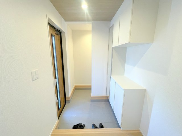 【玄関】 | 富士見市上沢2丁目　新築一戸建住宅　全3棟　(ふじみ野店) | 清潔感あるきれいな玄関です！