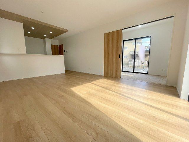 【居間・リビング】 | 富士見市上沢2丁目　新築一戸建住宅　全3棟　(ふじみ野店) | 明るく快適な広さの居住空間で暖かい家族団らんのひと時を演出します