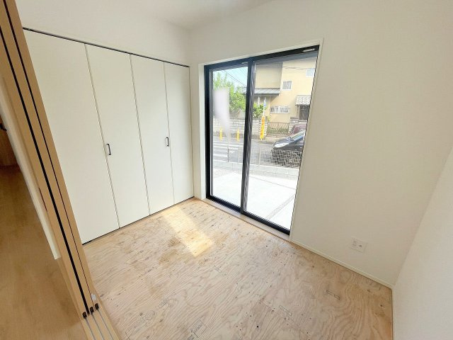 【和室】 | 富士見市上沢2丁目　新築一戸建住宅　全3棟　(ふじみ野店) | リビングの隣には和洋室、くつろぎも収納もばっちりです♪