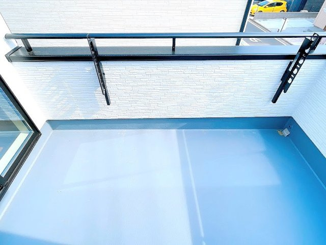 【バルコニー】 | 富士見市上沢2丁目　新築一戸建住宅　全3棟　(ふじみ野店) | ワイドバルコニーのため広々としております！