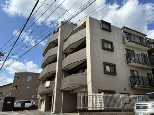 ライオンズマンション鴻巣。1階で店舗・事務所に最適の外観