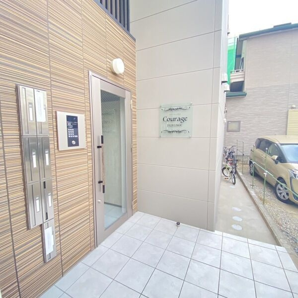 クラージュ吹上のエントランス