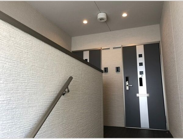 アジュール平戸橋の玄関