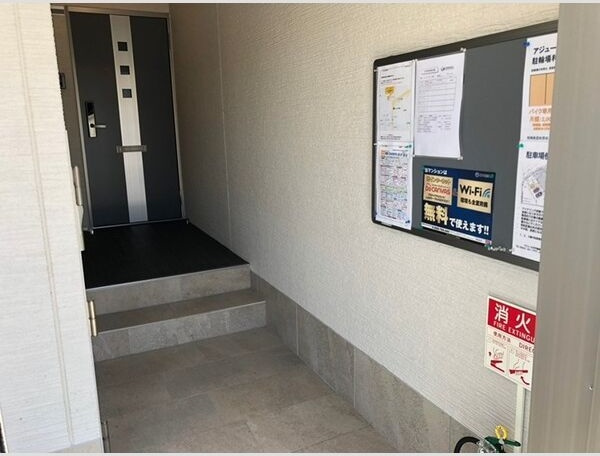 アジュール平戸橋のエントランス