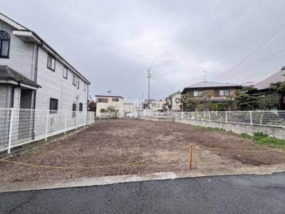 【前面道路含む現地写真】 | 大田区大森南１丁目土地 | 前面道路幅員　約3.3m
接道面積　約7.6ｍ
接道方向　東