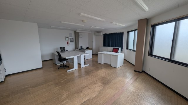 イーストビル中2階貸事務所の内装