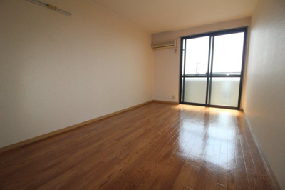 【居間・リビング】 | ソレーユ箕面 | 別室の写真使用