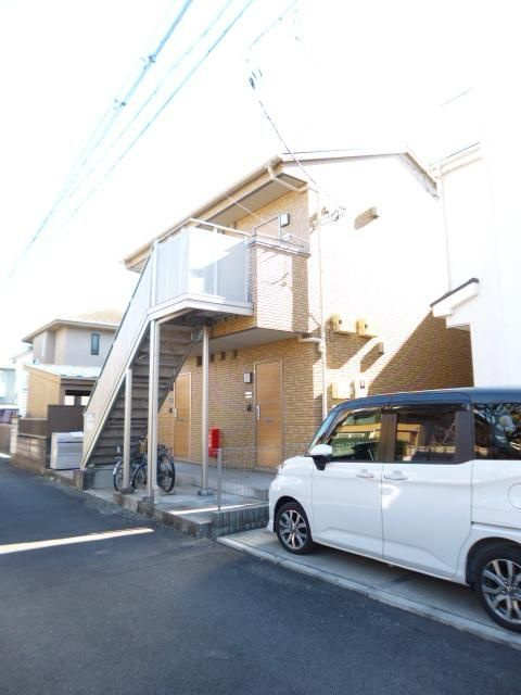 厚木市旭町３丁目のアパートの外観