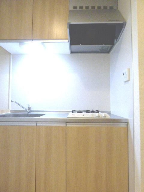 厚木市旭町３丁目のアパートのキッチン