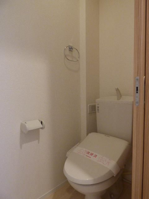 厚木市旭町３丁目のアパートのトイレ