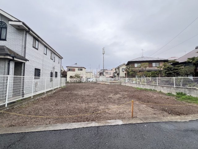 【前面道路含む現地写真】 | 大田区大森南１丁目土地 | 接道幅員　約3.3m
接道面積　約4.1ｍ
接道方向　東