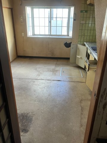 店舗・住宅の独立玄関仕様　5DKの間取り～千葉県野田市次木～のダイニング|窓からの採光が確保されたダイニングキッチン