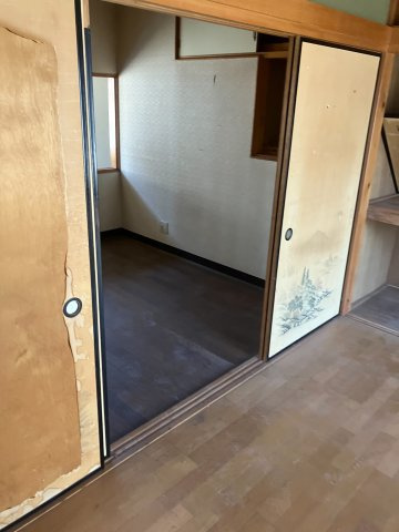 店舗・住宅の独立玄関仕様　5DKの間取り～千葉県野田市次木～の洋室|襖で仕切られた二間続きの構成。個室としても利用可能です