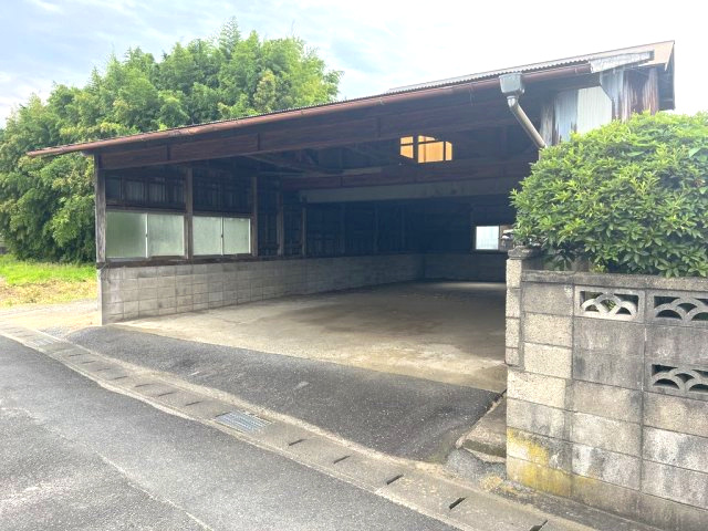 381坪の広大敷地・屋根付き倉庫付き土地　千葉県香取市竹之内の外観