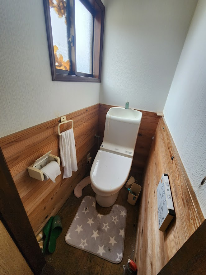 いすみ市岬町押日、木造平屋建のトイレ