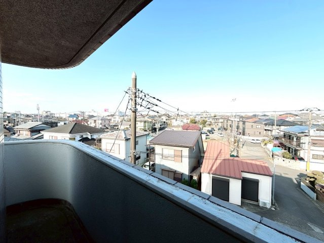 グリーンパレスの展望|高さのある建物がなく空が見える景色