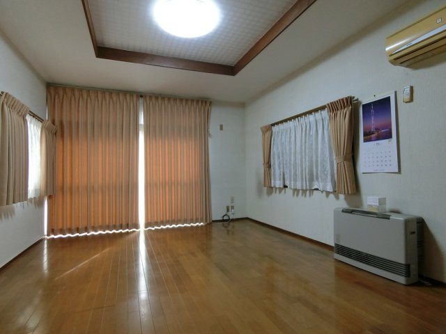 松戸市　小金原２丁目戸建ての居間・リビング