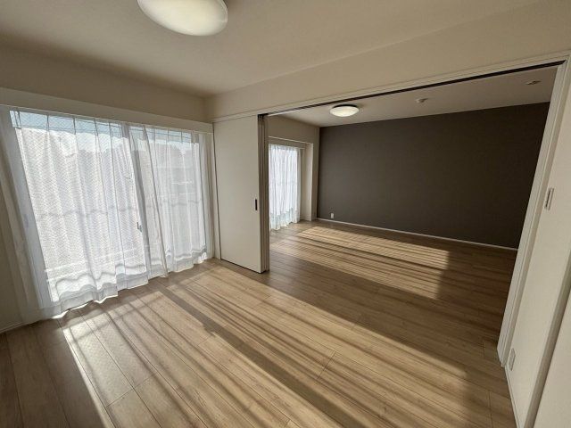 ベルメゾン幕張本郷の洋室