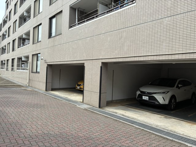 西船橋パーク・ホームズの駐車場