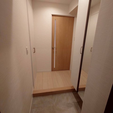 西船橋ファミリーマンションの玄関