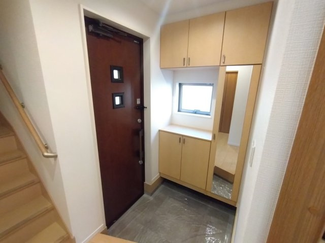 千葉市稲毛区園生町戸建の玄関