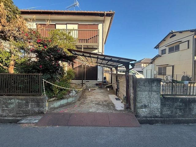 千葉県市原市上高根　中古戸建の駐車場|駐車場があります