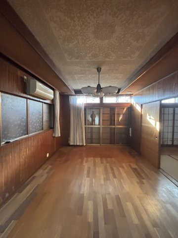 千葉県市原市上高根　中古戸建の居間・リビング|使いやすいリビングです