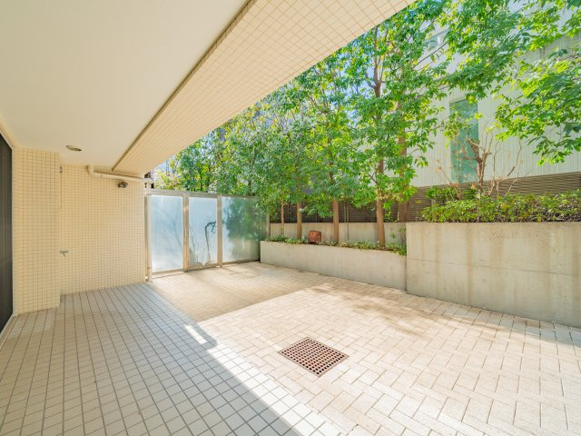 神宮前五丁目ブランシェの庭