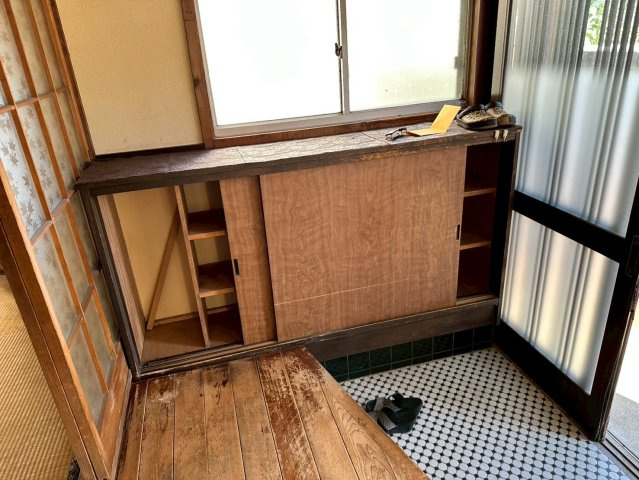 千葉県茂原市高師 中古戸建の玄関|明るい玄関です