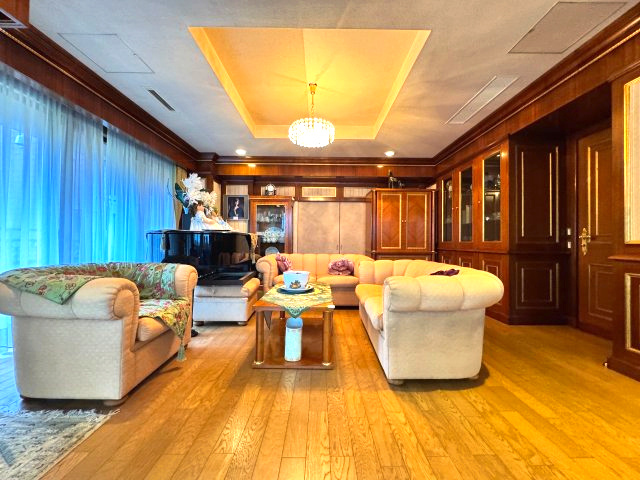 トリニティヴァローレ　３階　4LDKの居間・リビング