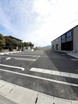 【駐車場】 | グランパセオ | 駐車場があるので、車を買う予定の方も安心です