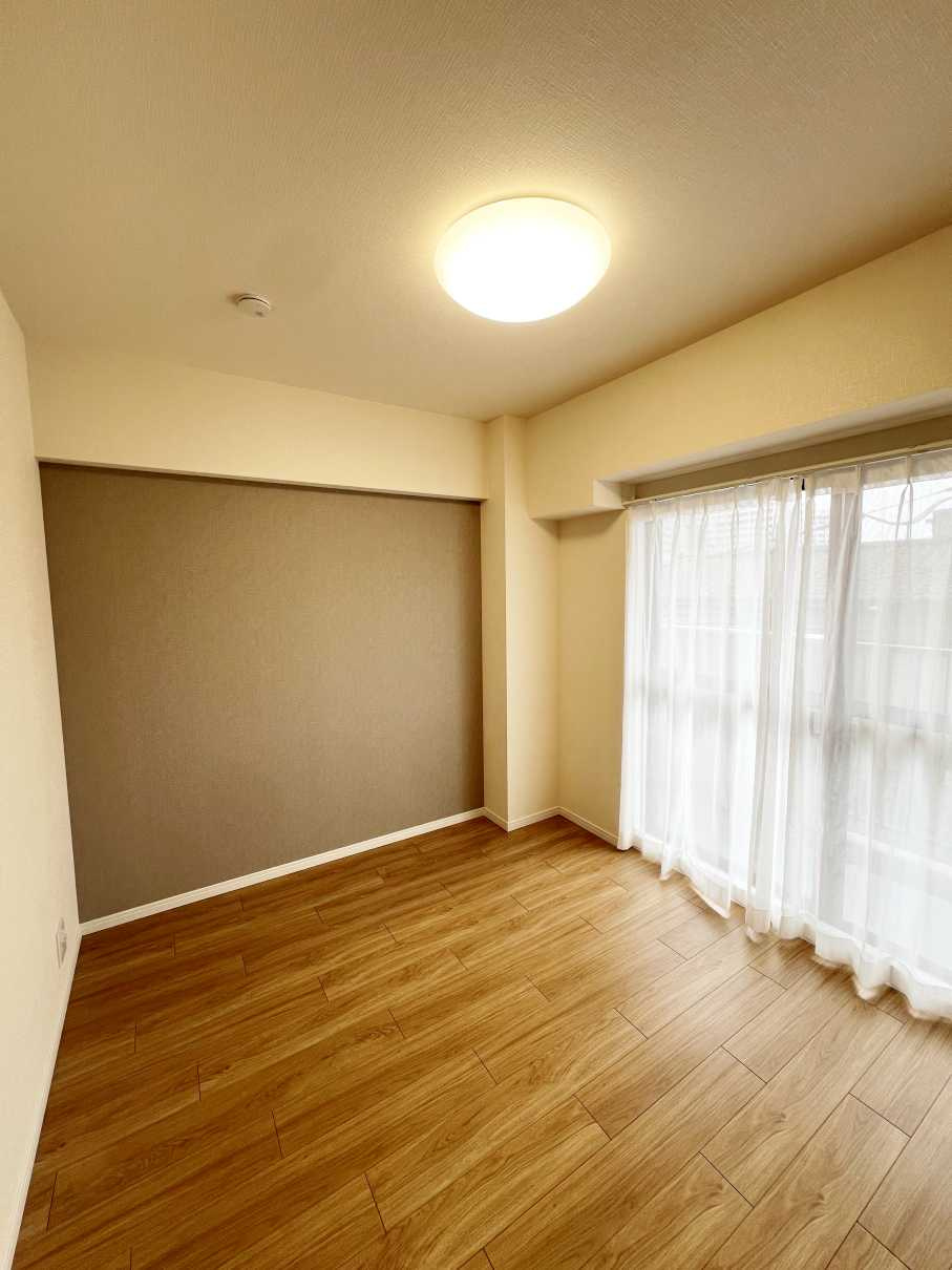 ペルレ五反野の洋室