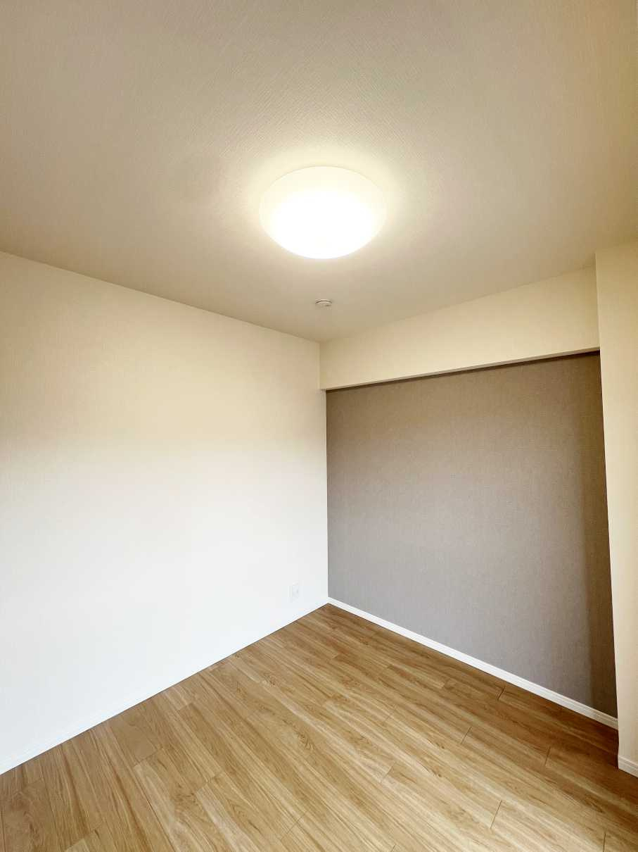 ペルレ五反野の洋室