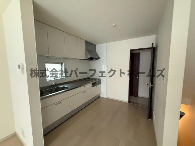出口3丁目戸建　賃貸のキッチン|コンパクトなキッチンで掃除もラクラク